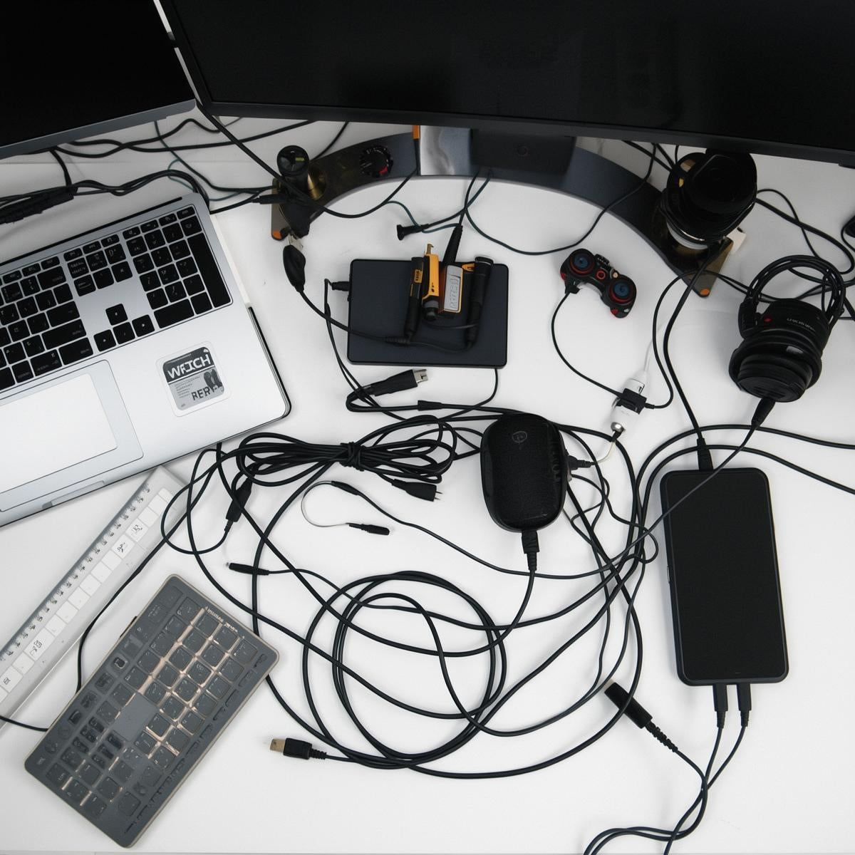 The art of cable management: pro tips for a clean look and better performance